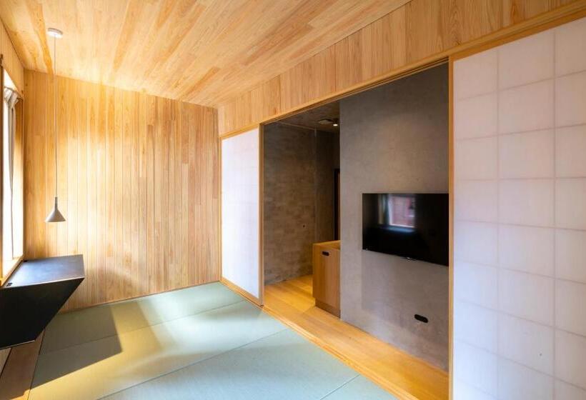 غرفة قياسية, In The Brick Spa And