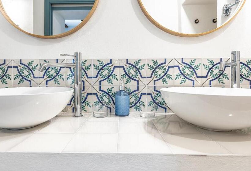 غرفة قياسية لذوى الاحتياجات الخاصة, Rural Virgen María