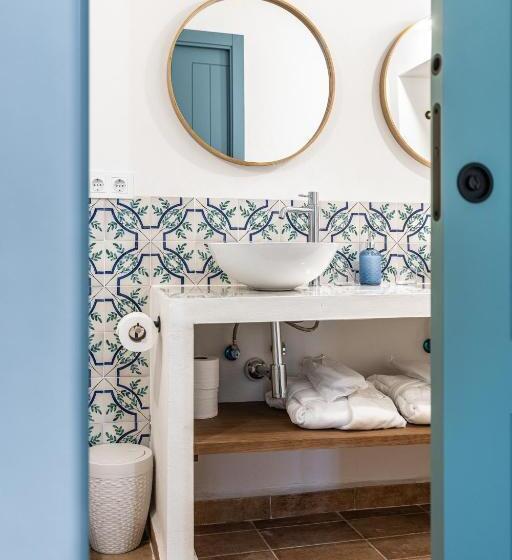 غرفة قياسية لذوى الاحتياجات الخاصة, Rural Virgen María