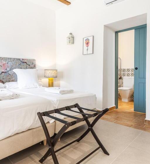 غرفة قياسية لذوى الاحتياجات الخاصة, Rural Virgen María