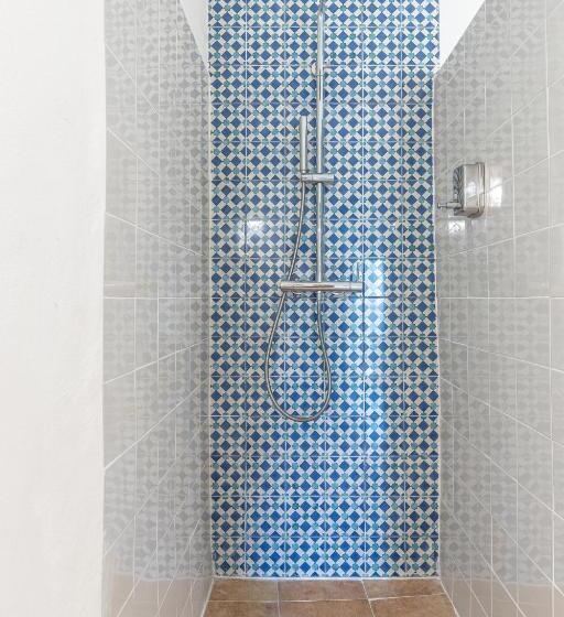 غرفة قياسية لذوى الاحتياجات الخاصة, Rural Virgen María