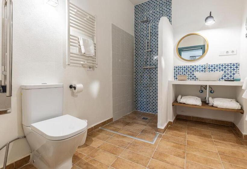 غرفة قياسية لذوى الاحتياجات الخاصة, Rural Virgen María