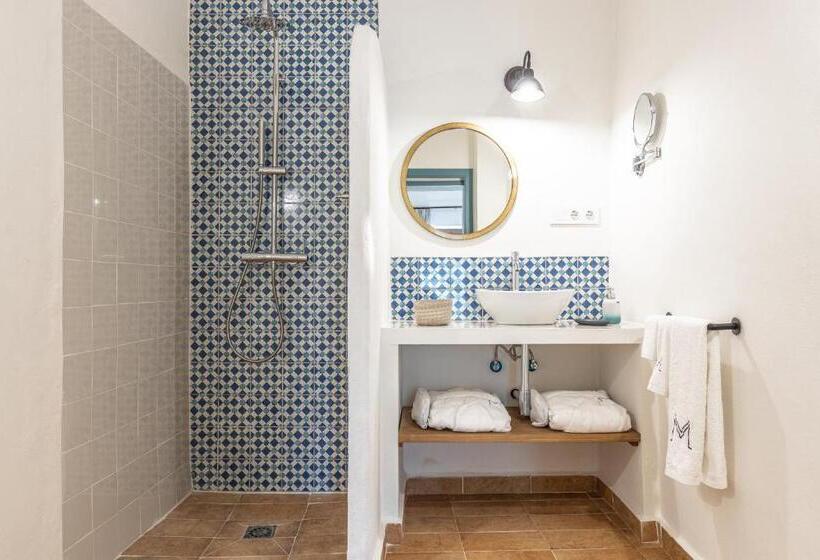 غرفة قياسية لذوى الاحتياجات الخاصة, Rural Virgen María