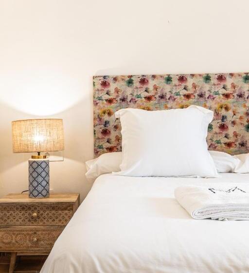 غرفة قياسية لذوى الاحتياجات الخاصة, Rural Virgen María