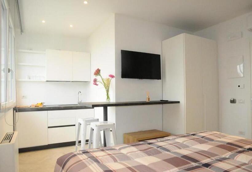 スーペリアスタジオ, House Of Oscar