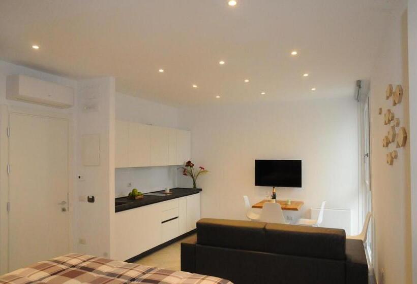 デラックススタジオ, House Of Oscar