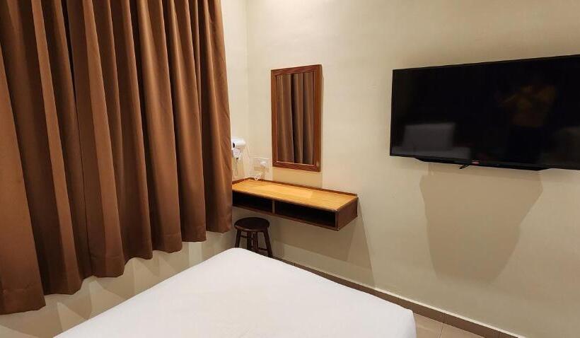 חדר משפחתי, Eighteen Guesthouse