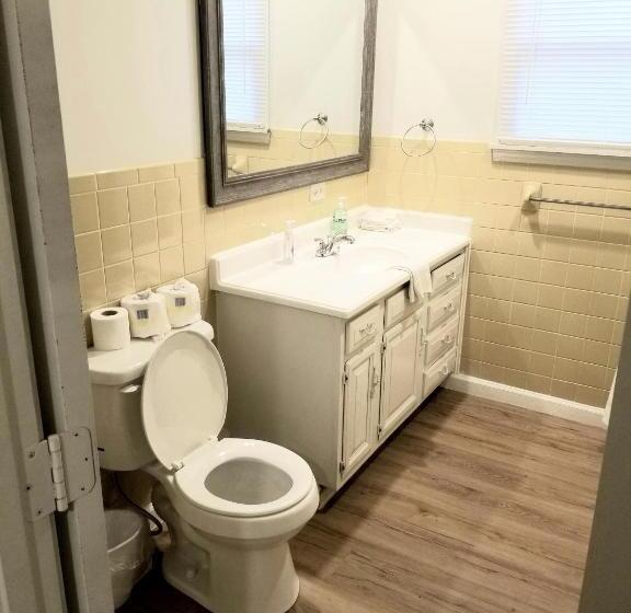 إستوديو ديلوكس, The Magnolia House