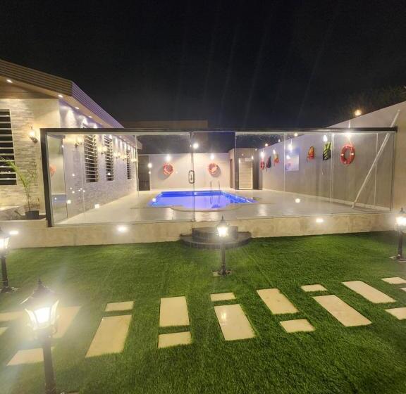 标准间带游泳池, شاليه ومنتجع النخيل الريفي