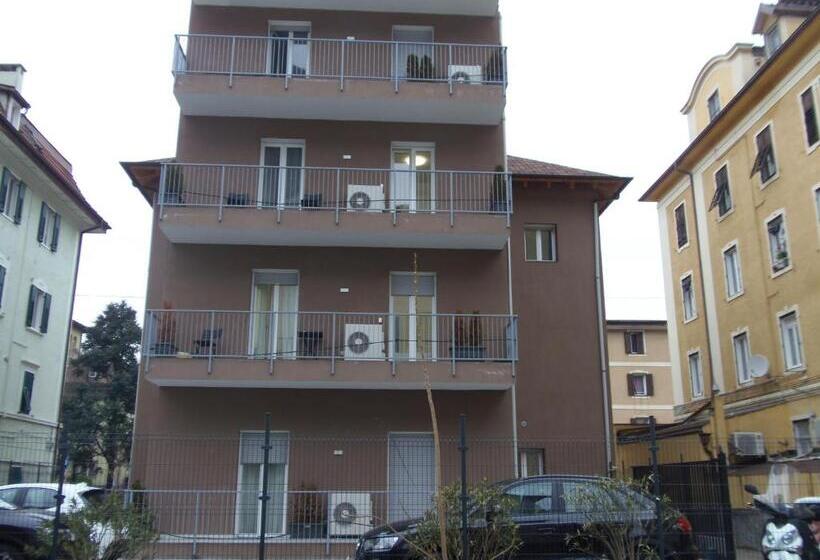 اتاق خانوادگی, Apartaments Claudia Augusta