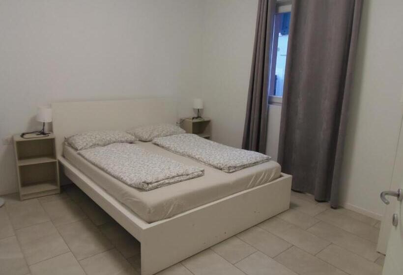 اتاق استاندارد با سرویس بهداشتی مشترک, Apartaments Claudia Augusta