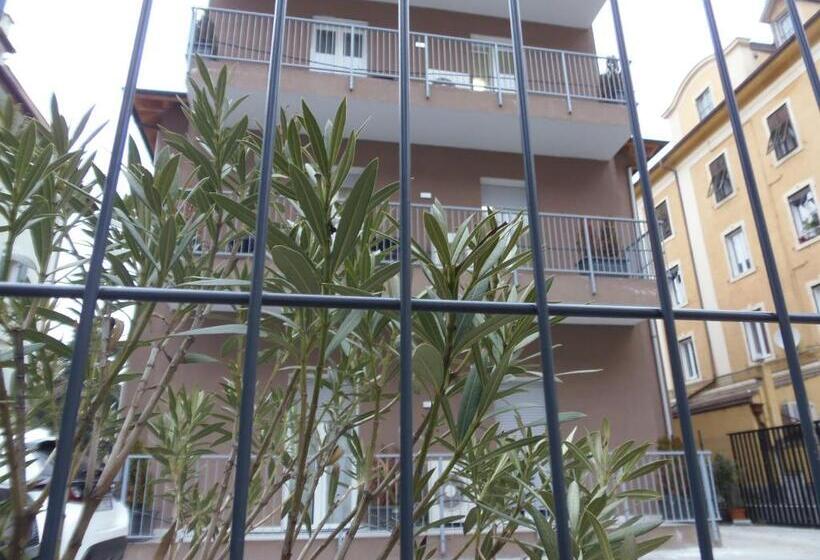 اتاق استاندارد با سرویس بهداشتی مشترک, Apartaments Claudia Augusta