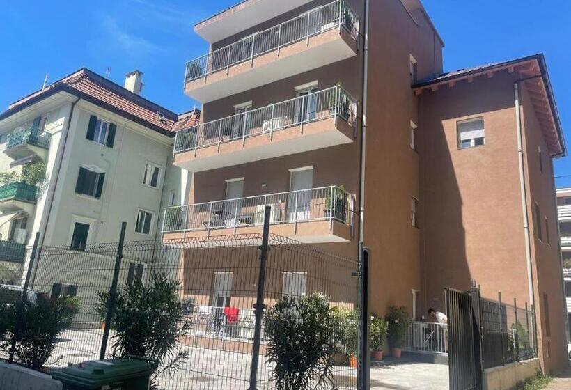 اتاق استاندارد با سرویس بهداشتی مشترک, Apartaments Claudia Augusta