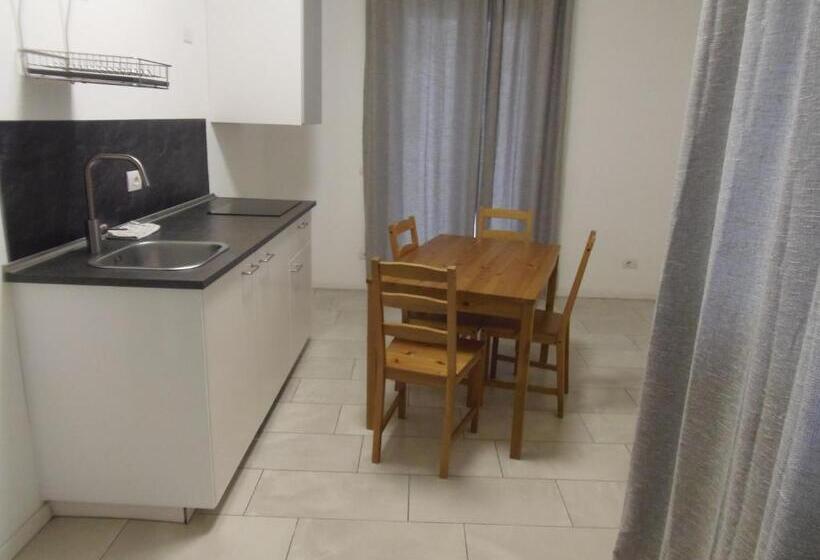 اتاق استاندارد با سرویس بهداشتی مشترک, Apartaments Claudia Augusta