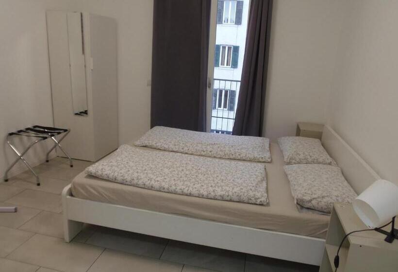 اتاق استاندارد با سرویس بهداشتی مشترک, Apartaments Claudia Augusta