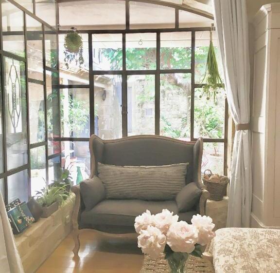 חדר סטנדרט, La Dame Jeanne