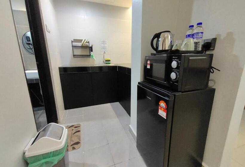 Номер Deluxe, Hanan Studio Apartment With Pool, Wifi & Netflix