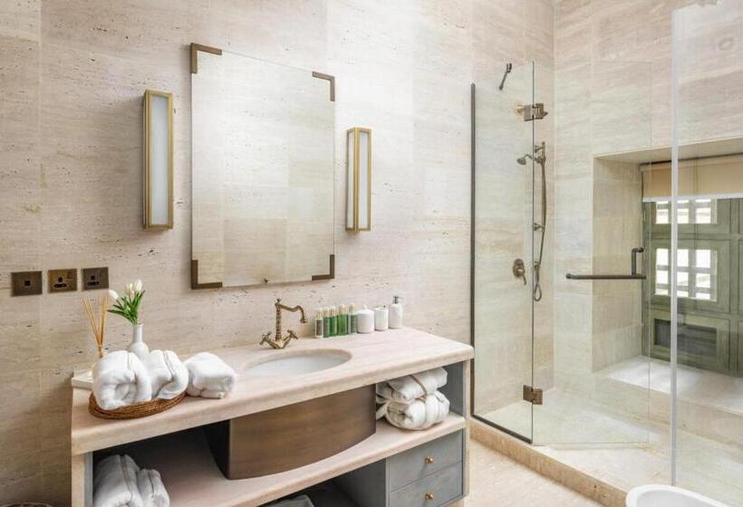 اتاق اجرایی با تخت بزرگ, Al Balad Hospitality