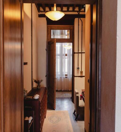 اتاق لوکس با تخت بزرگ, Al Balad Hospitality