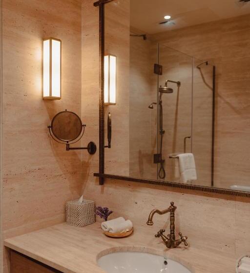 اتاق اجرایی با تخت بزرگ, Al Balad Hospitality