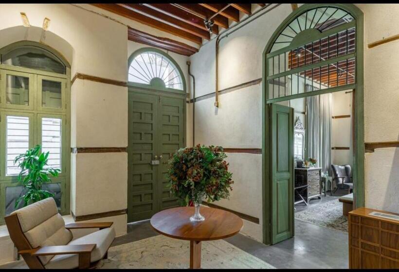 اتاق اجرایی با تخت بزرگ, Al Balad Hospitality