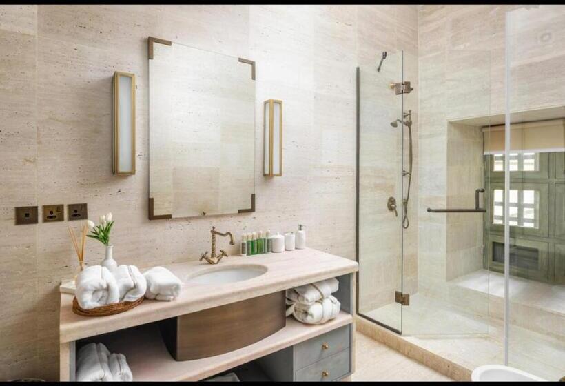 اتاق اجرایی با تخت بزرگ, Al Balad Hospitality