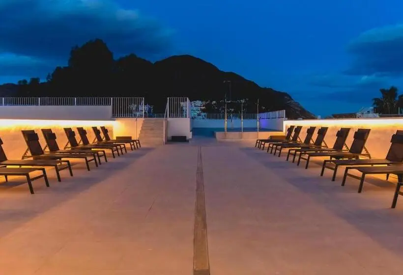 Suite with Terrace, Alove