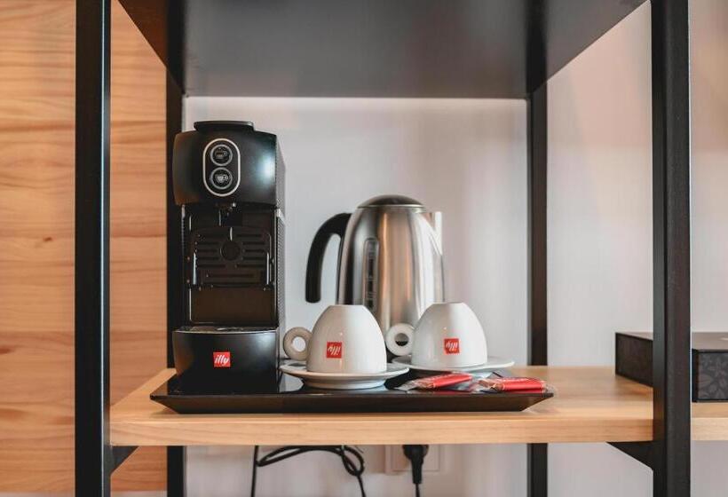 디럭스 룸, Alove