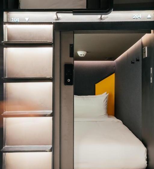 Capsule, Capsule Transit Sleep Lounge Klia T1   Landside