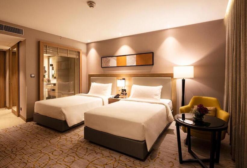 غرفة سوبيريور مطلة على المدينة, Lyfe