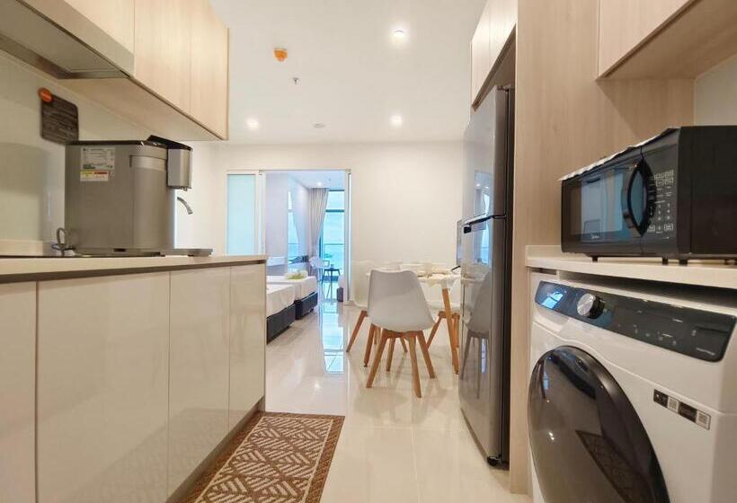 סוויטה נוף לים, Just Chillin Pool & Seaview Suites