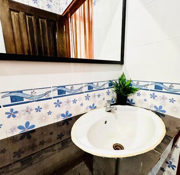 غرفة عائلية, Rp Guest House