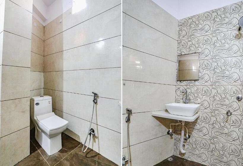 Номер Deluxe, Fabhotel Dhruva