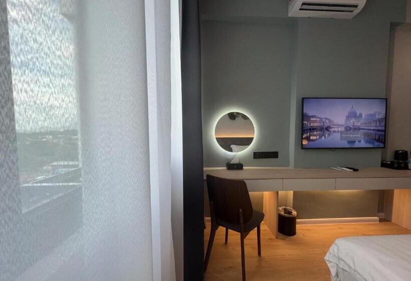 غرفة قياسية سرير كينج, Fu