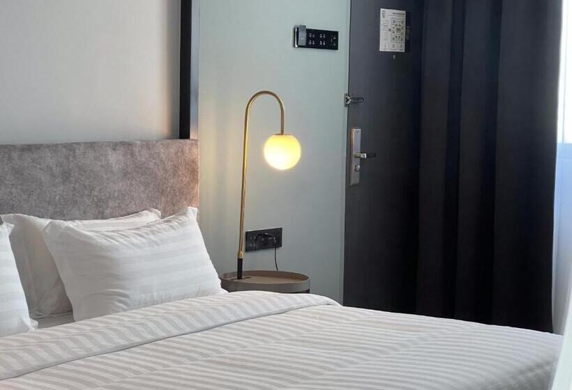 غرفة قياسية سرير كينج, Fu