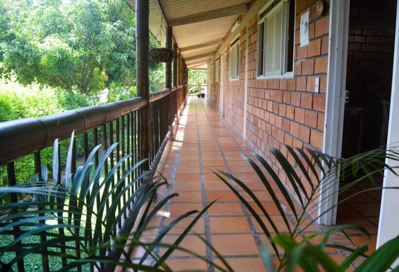 חדר משפחתי, La Granjita Santagueda