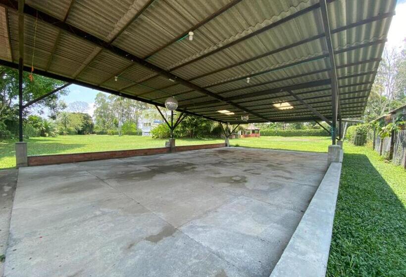 דירת שלושה חדרים, La Granjita Santagueda