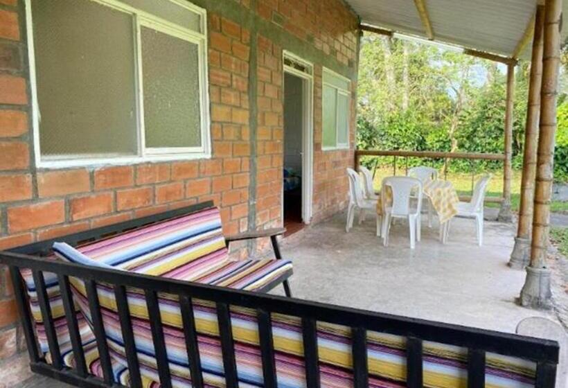 דירת שלושה חדרים, La Granjita Santagueda