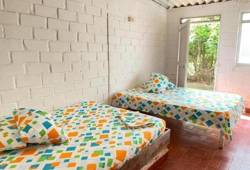 דירת שלושה חדרים, La Granjita Santagueda