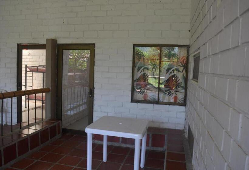 דירת חדר, La Granjita Santagueda