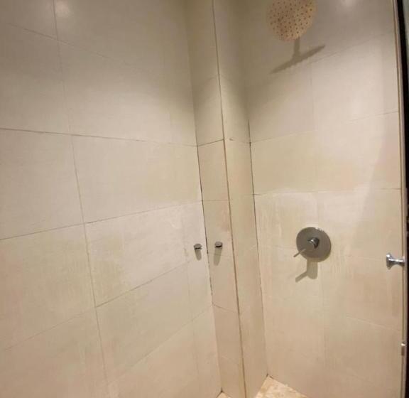 غرفة ديلوكس سرير كينج, Express Inn Bintulu