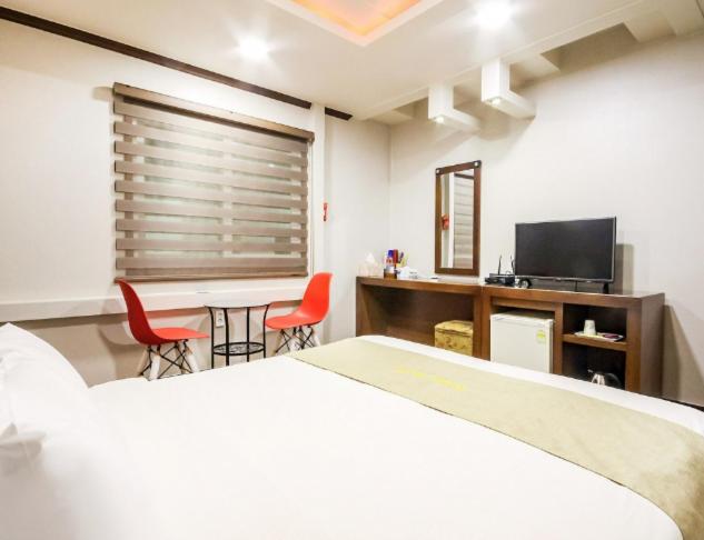 اتاق لوکس, Opera Motel