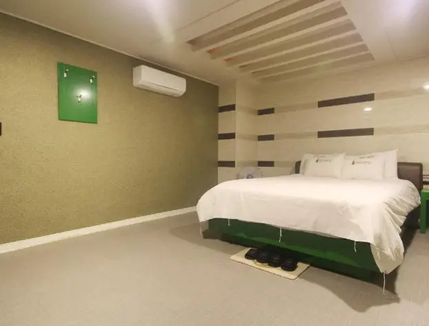 スイート, Opera Motel