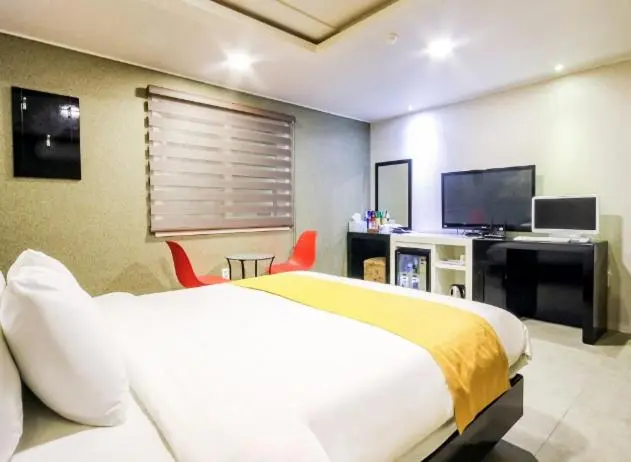 スイート, Opera Motel