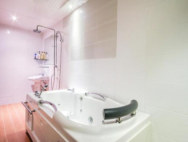 Номер Стандарт, Opera Motel