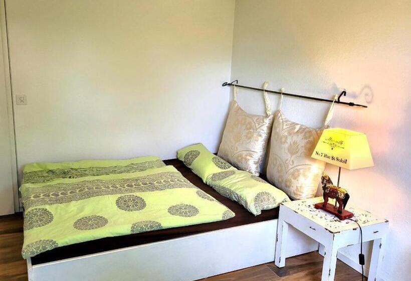 غرفة قياسية, Charmante Waldrandidylle