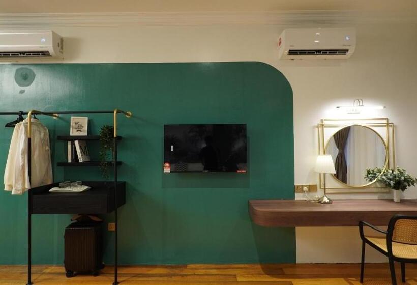 غرفة عائلية, Kimberley Boutique