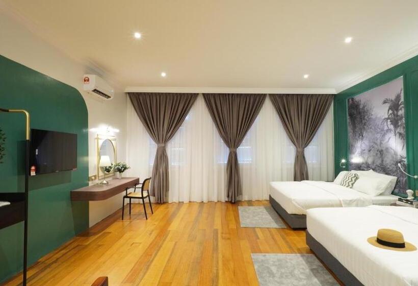 غرفة عائلية, Kimberley Boutique