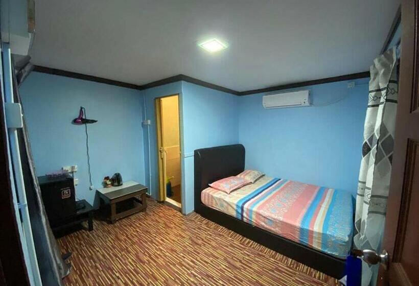 غرفة قياسية مطلّة علي البحر مزوَّدة بشُرفة, Juara Seaview Chalet, Kampung Juara