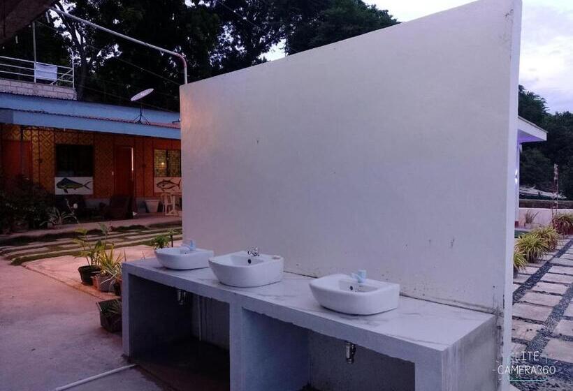 エコノミールーム, Anglers Hub Resort Affordable Hostel